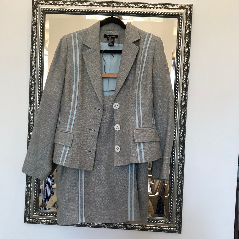 WOMAN'S SUIT